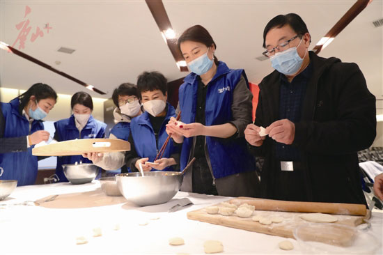 路南区全面做好"就地过年"服务保障工作:建好外来务工人员的第二个"家