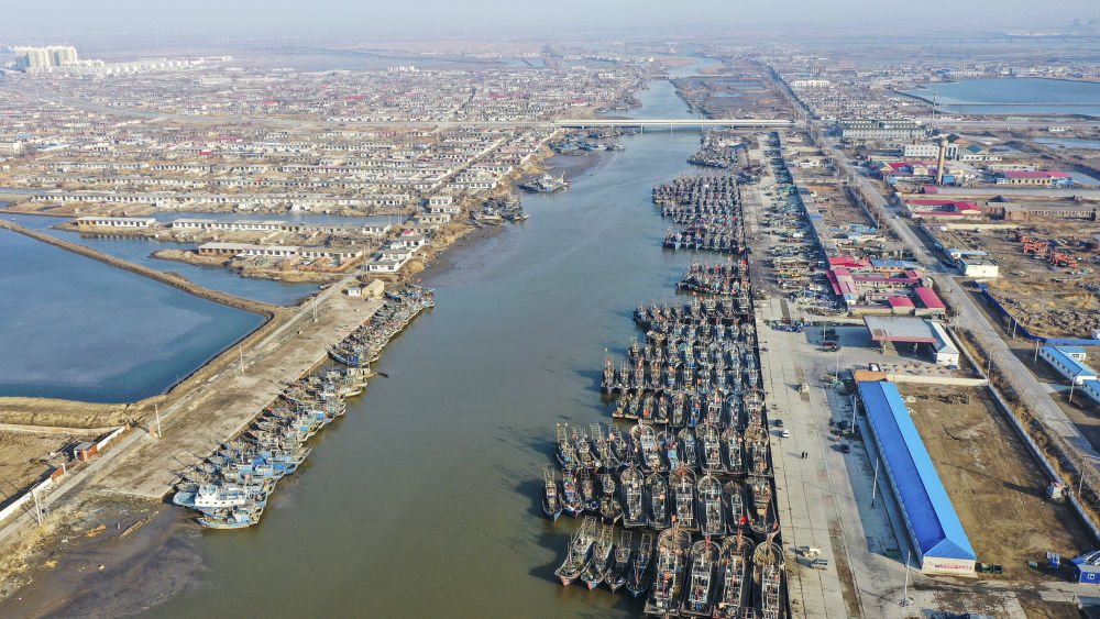 2月16日,黑沿子码头的渔船(无人机照片).李秀清 摄