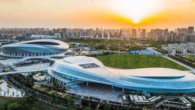 12月2日，唐山新体育中心两馆停车场暂停对外开放
