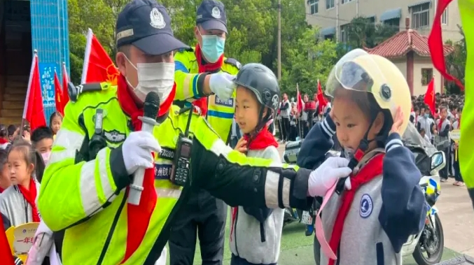 《道路交通安全法》颁布实施20周年 唐山市交警部门开展系列宣传活动