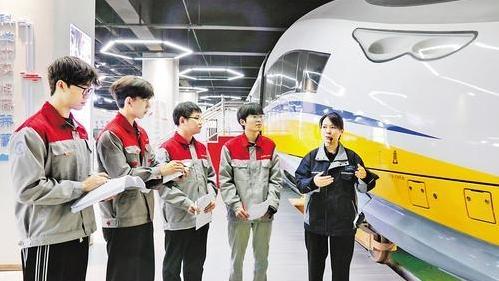以“良匠之师”托举“大国工匠”！唐工大深耕“双师”培育，强化产教融合，推动以赛促教