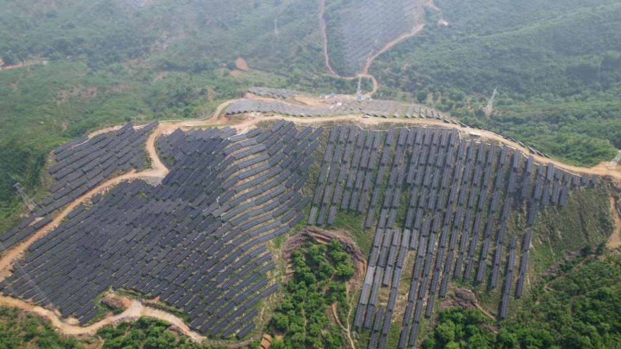 《河北日报》头版报道丨传统产业向“新”而行 新兴产业聚能起势