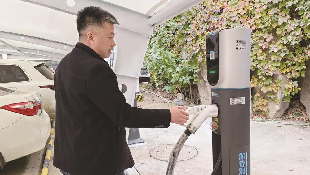 家门口的充电桩，点亮绿色新生活