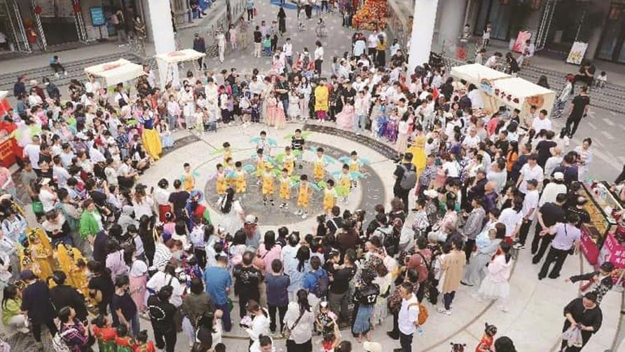 建国里商业街双节联动吸引游客超10万人次
