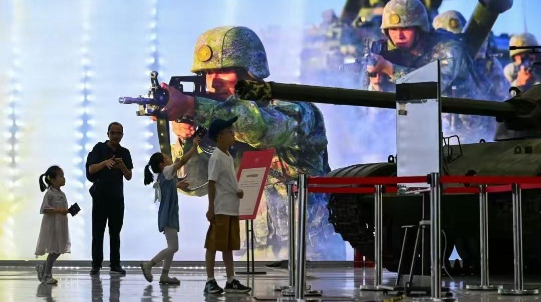 孩子们眼中的唐山航空航天国防科普展