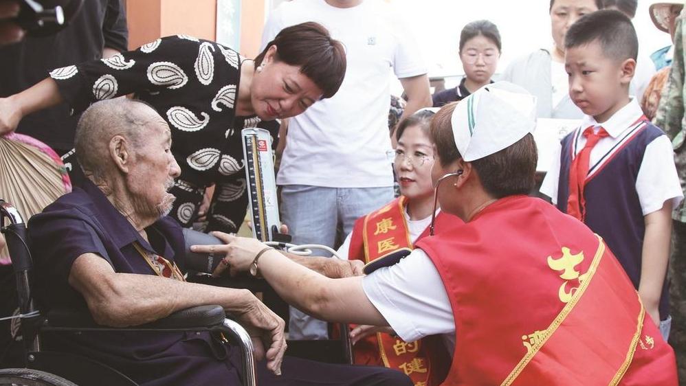 滦南慰问抗美援朝老兵