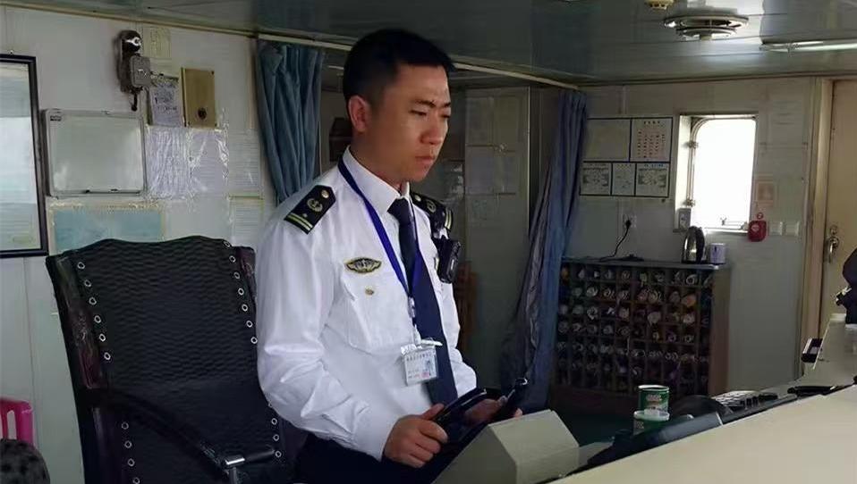 唐山海事职工白利波暴雨夜勇救车祸少年