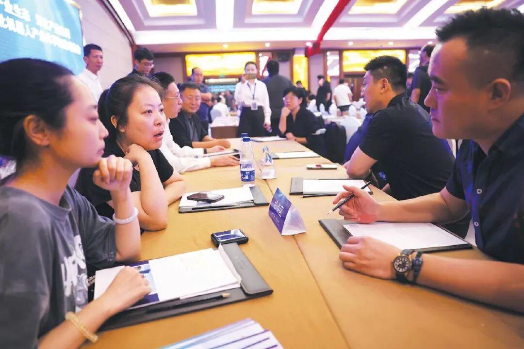 《新京报》整版报道丨共享智造 唐山打造机器人产业发展高地