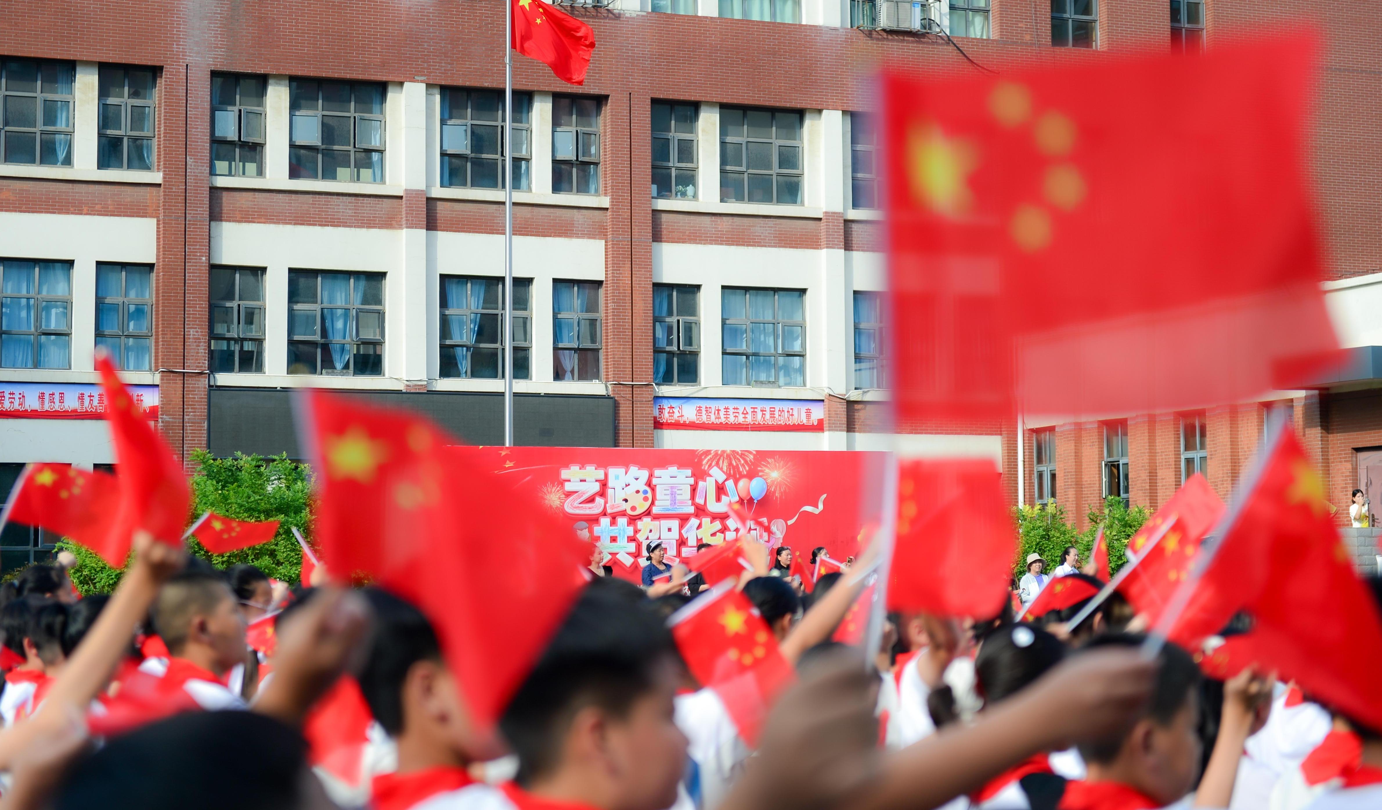 国庆颂华章 艺韵润校园