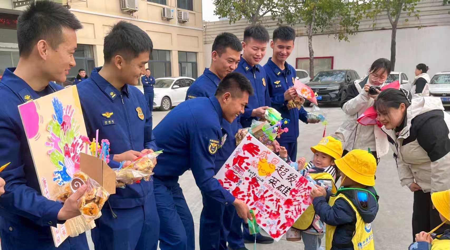 萌娃走进“火焰蓝”开启研学之旅