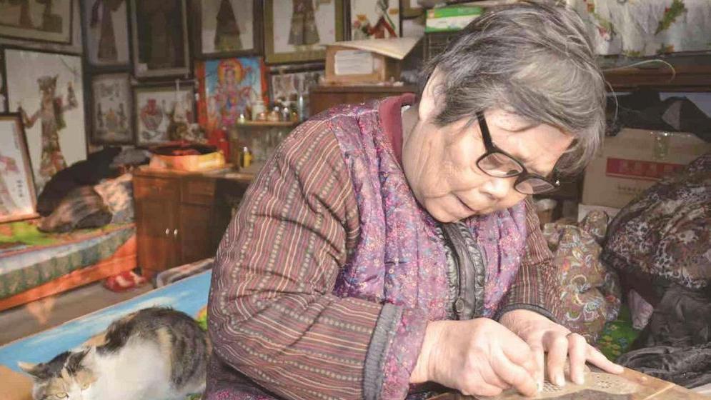 从丰润小村走向国际舞台 张雅君“刻”出皮影非遗新篇