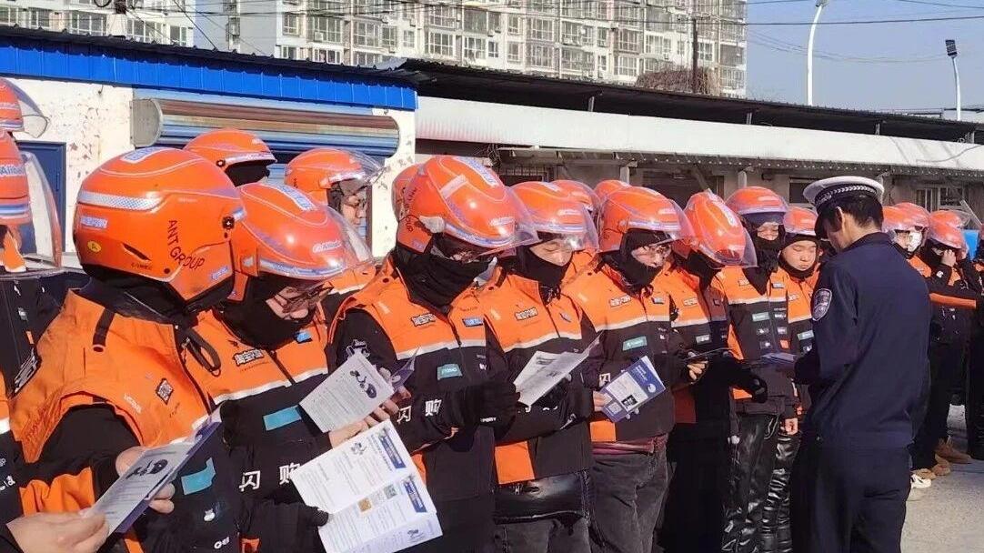 警企联动护骑行 筑牢外卖小哥安全防线