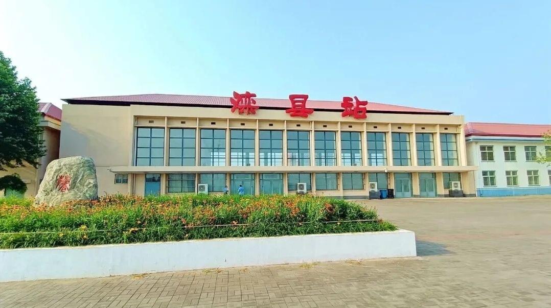 服务台前的“小春运”