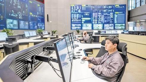 《河北日报》头版头条报道唐山丨“一键炼钢”，告别冶炼“黑箱”