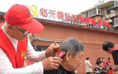 《河北日报》报道唐山丨以老助老，三十五载不负初心