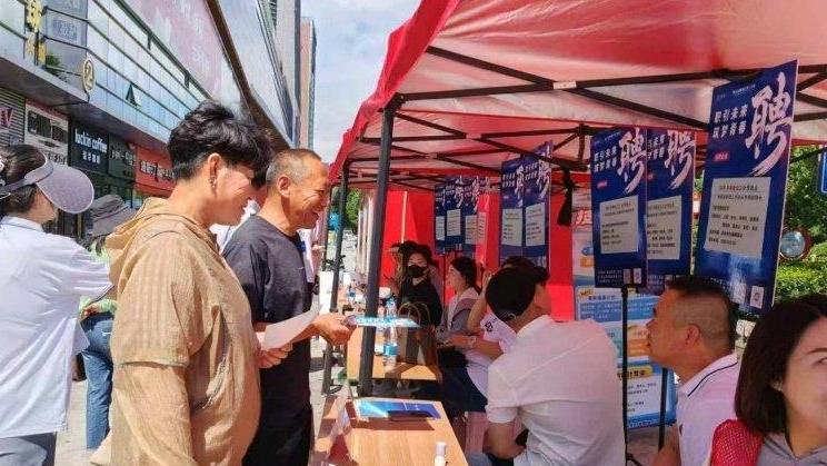 唐山市路南区：工会驿站搭平台 就业服务零距离