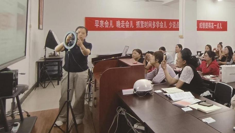 迁安扎实推进“一品一播”互联网人才培育